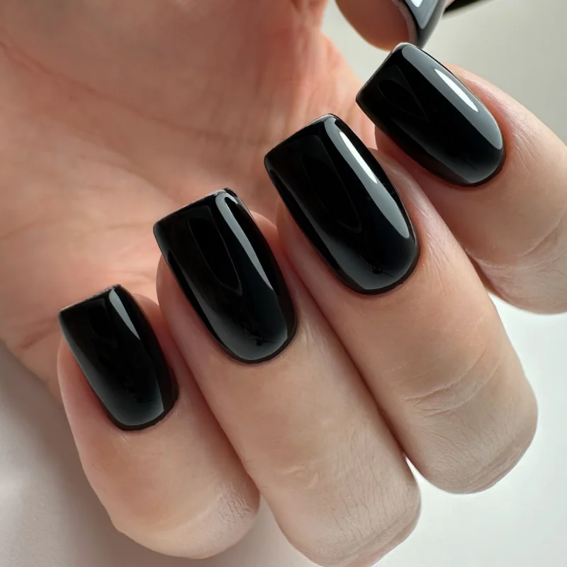 PNB Gel lak na nehty - 023 Dark Black, 8ml