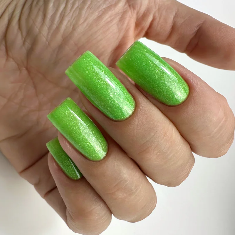 PNB Gel lak na nehty Juicy Spark - Kiwi Spark, 8 ml